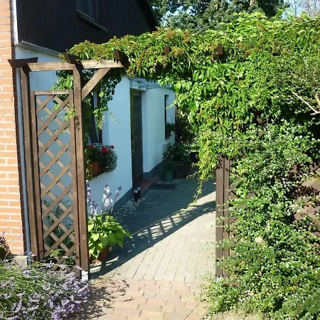Daire Holiday Flat In With Garden