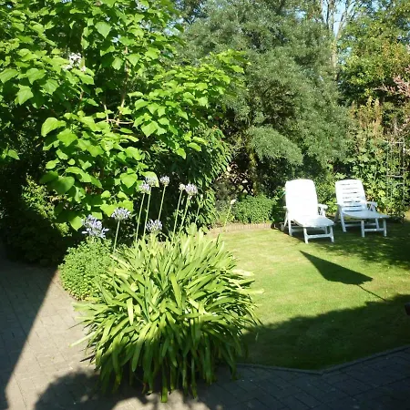Holiday Flat In With Garden Appartamento *