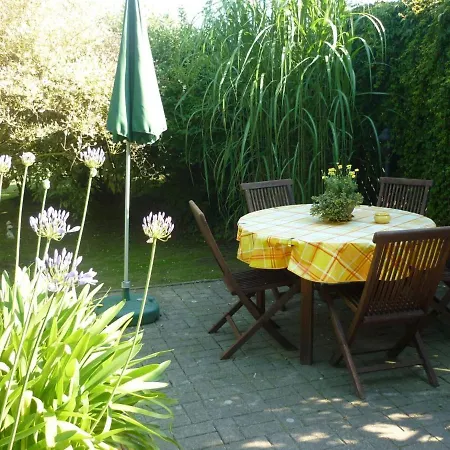 Appartamento Holiday Flat In With Garden