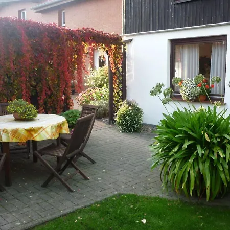 Holiday Flat In With Garden Apartment