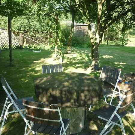 Holiday Flat In With Garden Appartamento *
